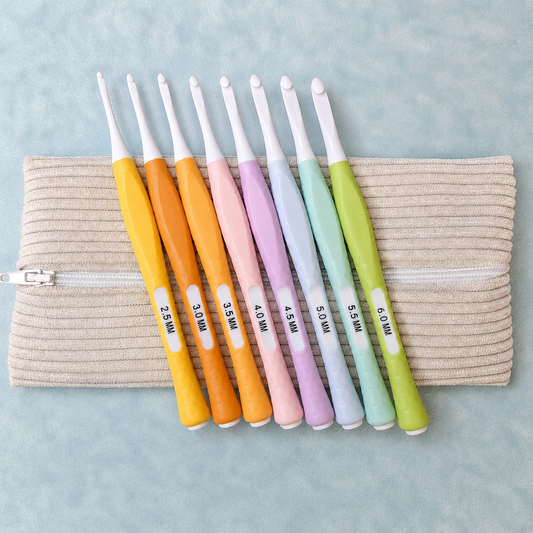 Set de 8 crochets ergonomiques pastel avec étui zippé